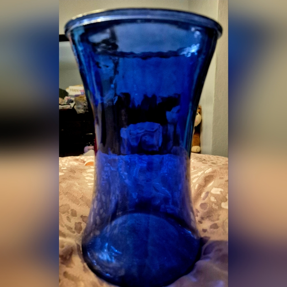 Elegant Cobalt Blue Glass Vase
